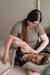 Hermopinteen vapautus hieronnalla. Helpottaa kipua ja vapauttaa hermoja